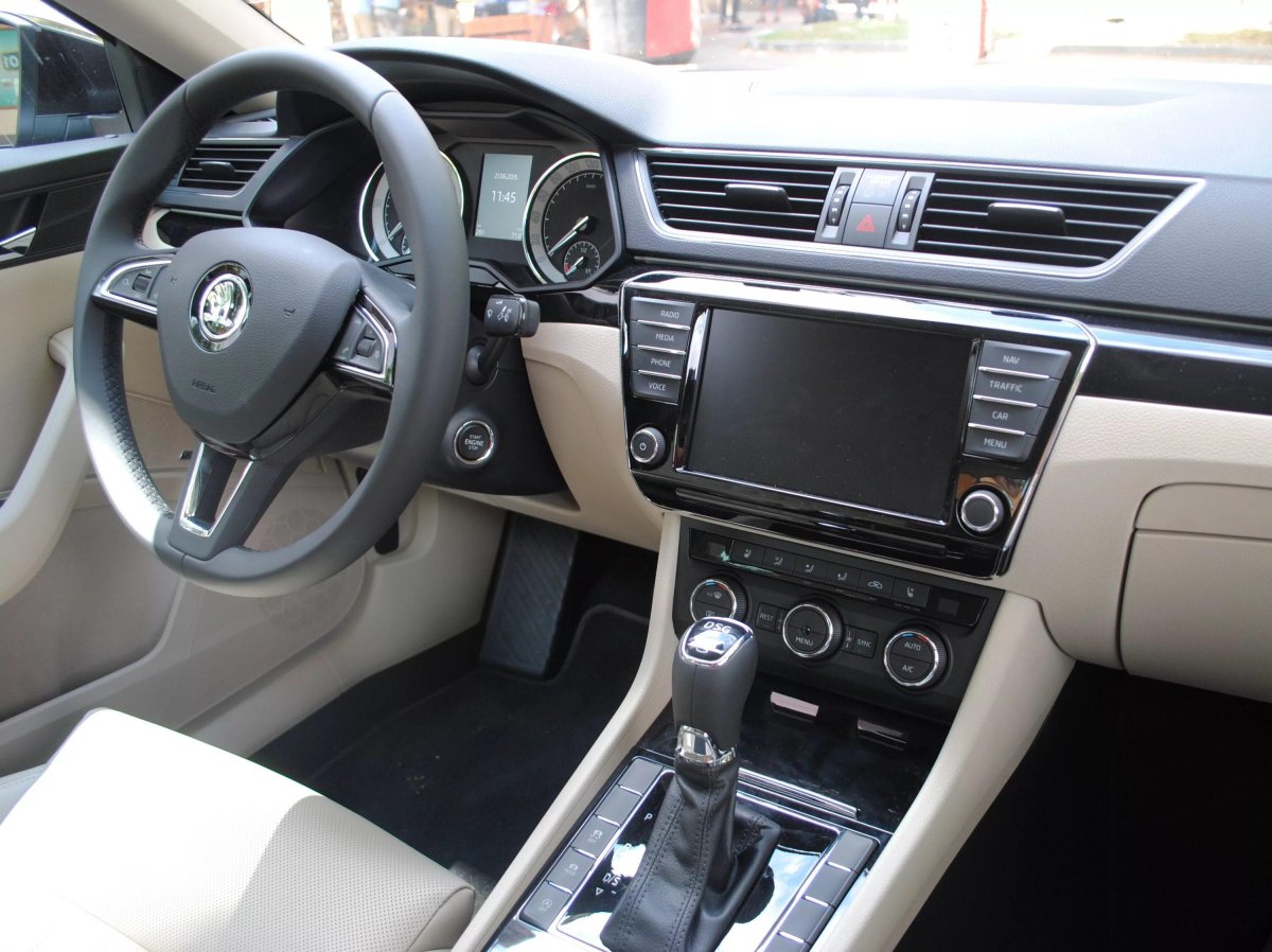 Škoda Superb 2017 салон