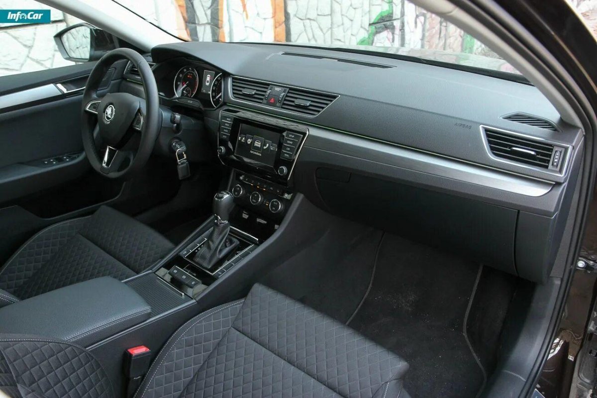 Шкода Суперб 2018 салон