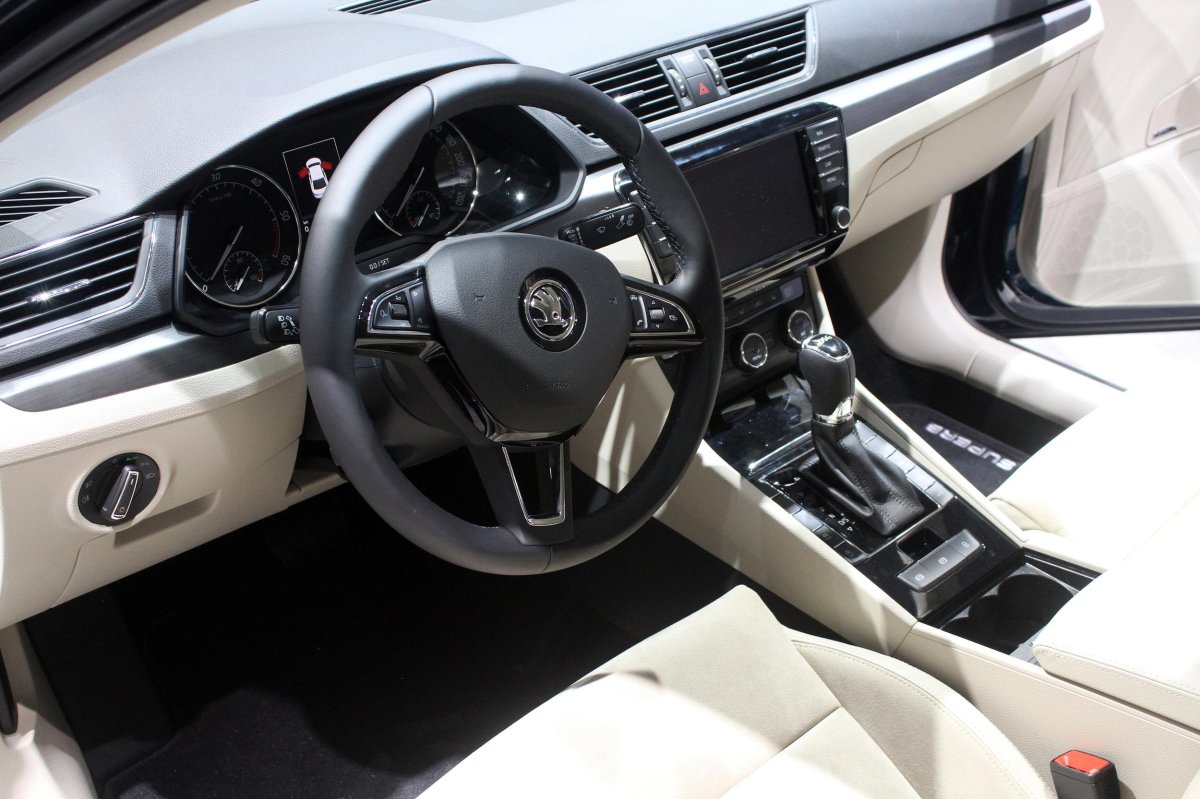 Шкода Суперб 2015 салон