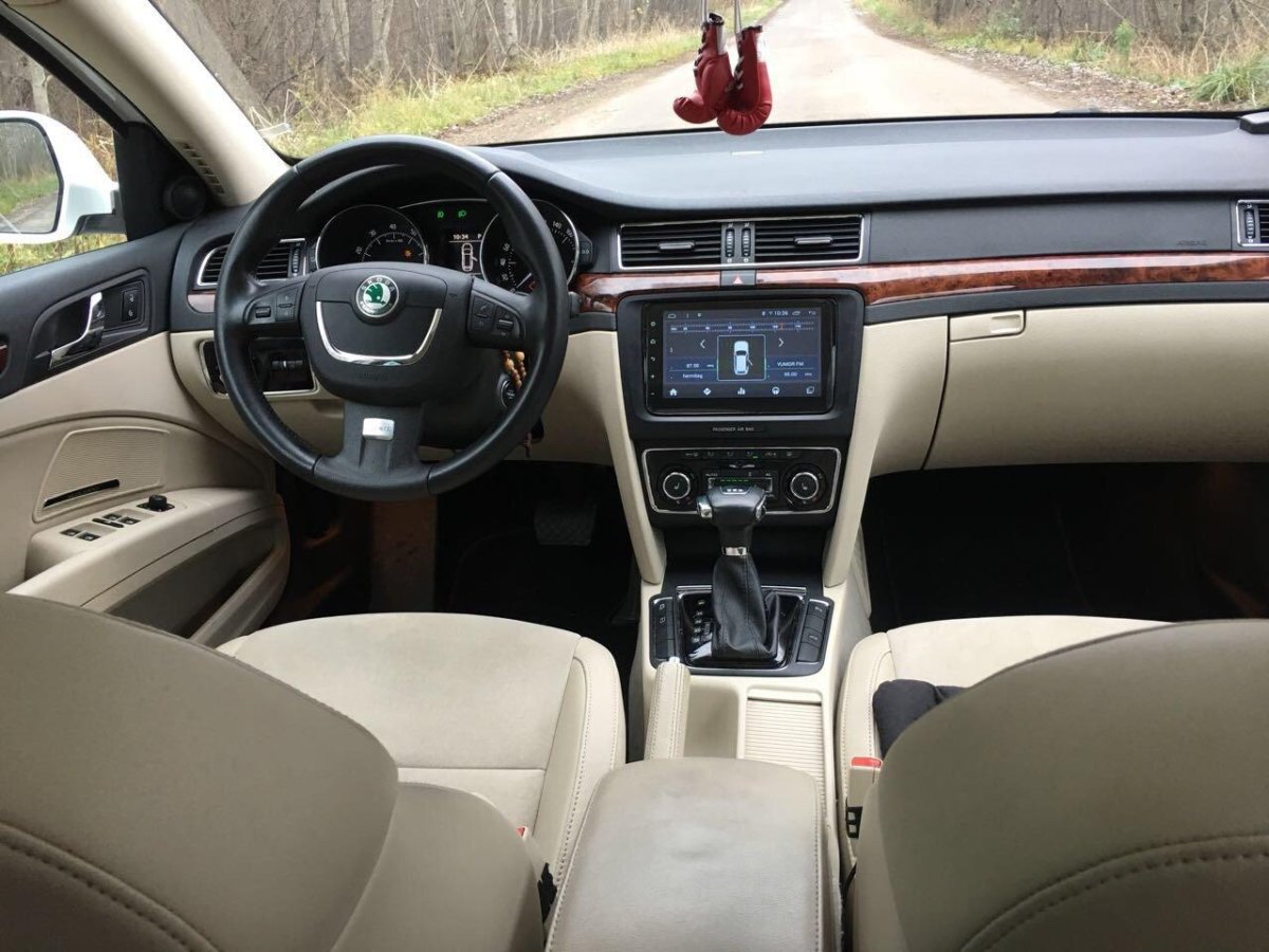 Skoda Superb 2012 универсал салон