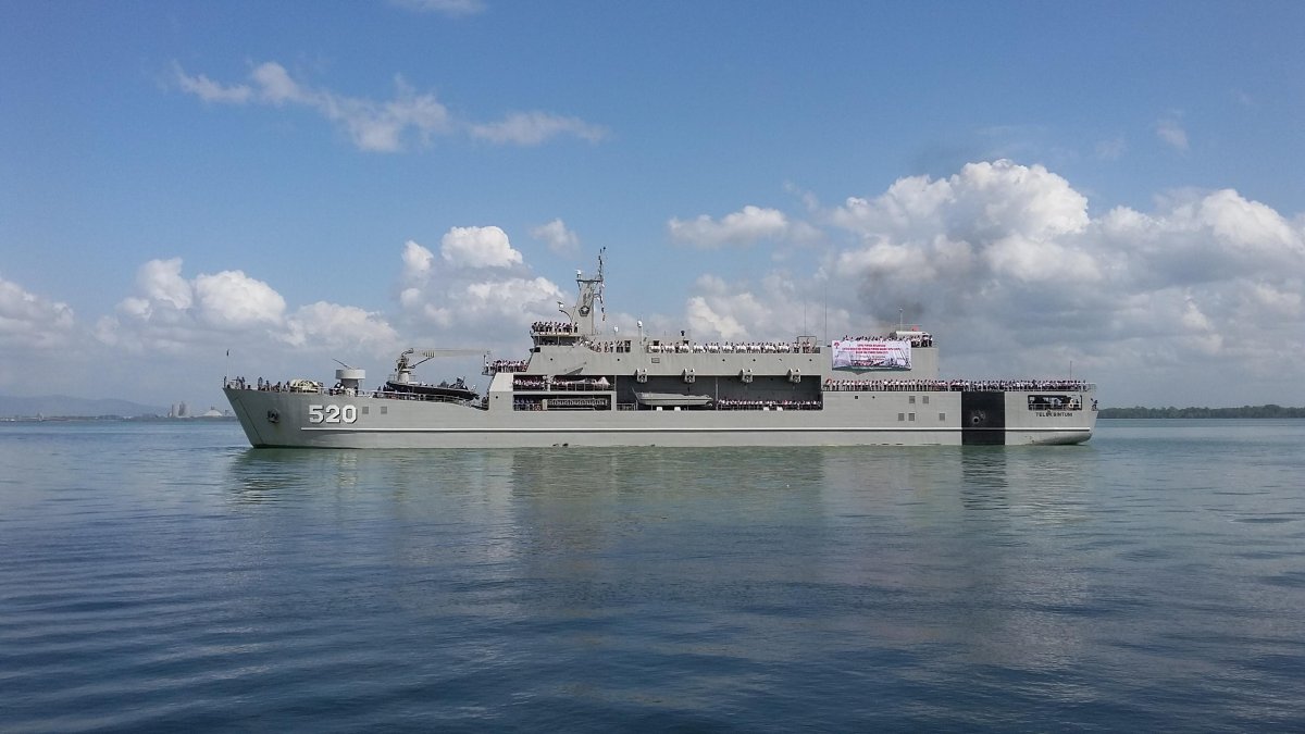 Десантный корабль Kri 515 Телук Сампит