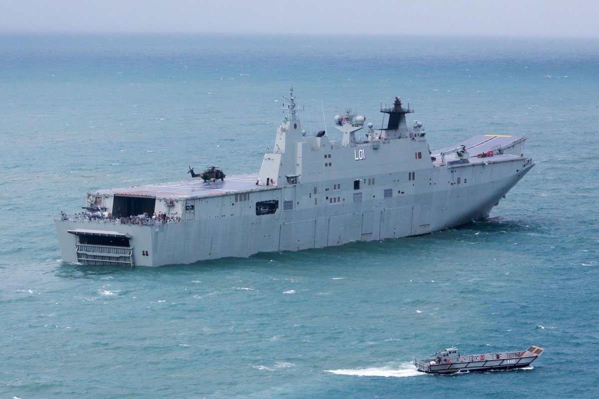 Авианосец Аделаида