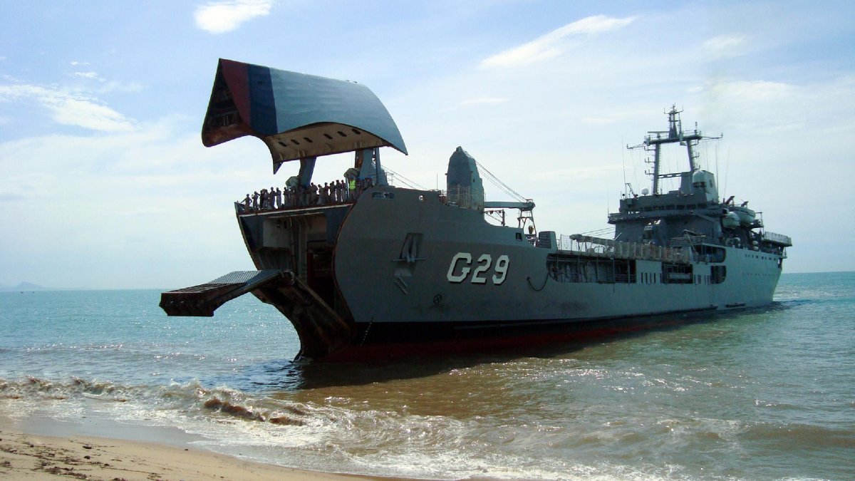 Десантный корабль Галисия Испания