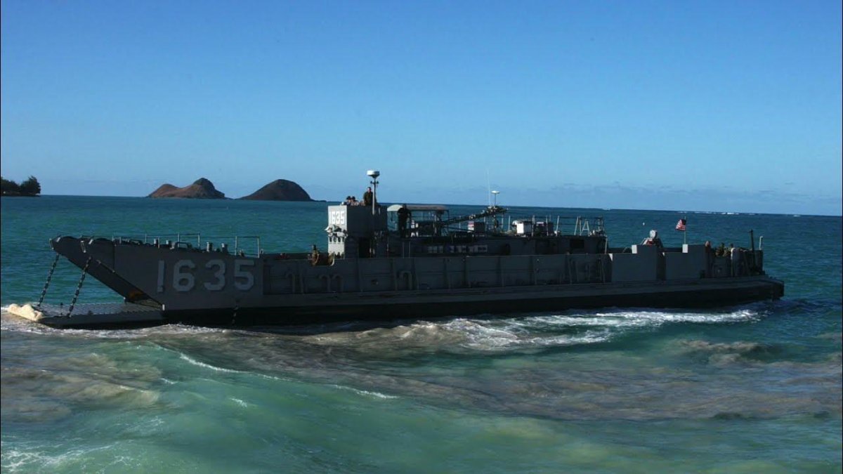 Десантный катер LCU 2000