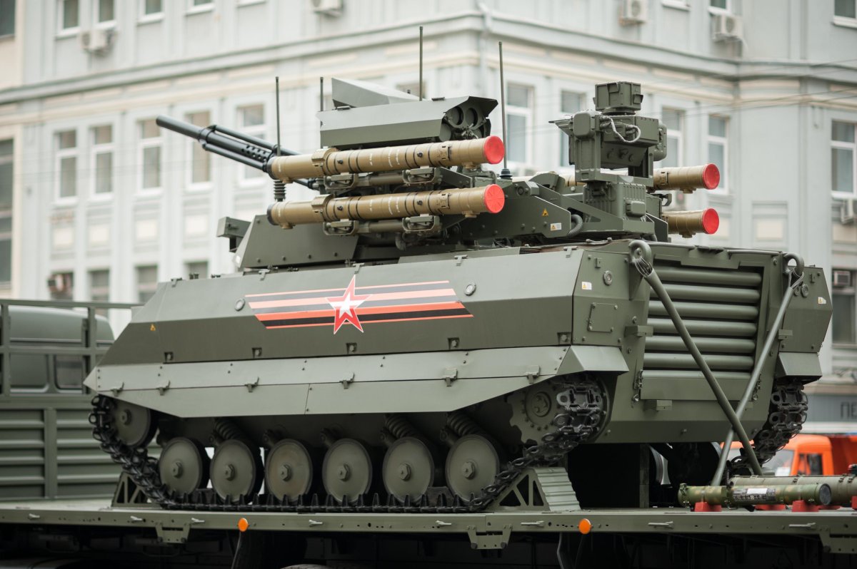 Робот танк Уран 9