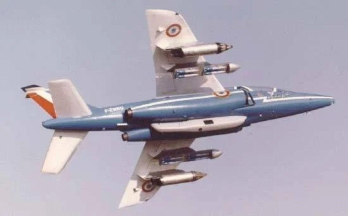 Альфа Джет самолет