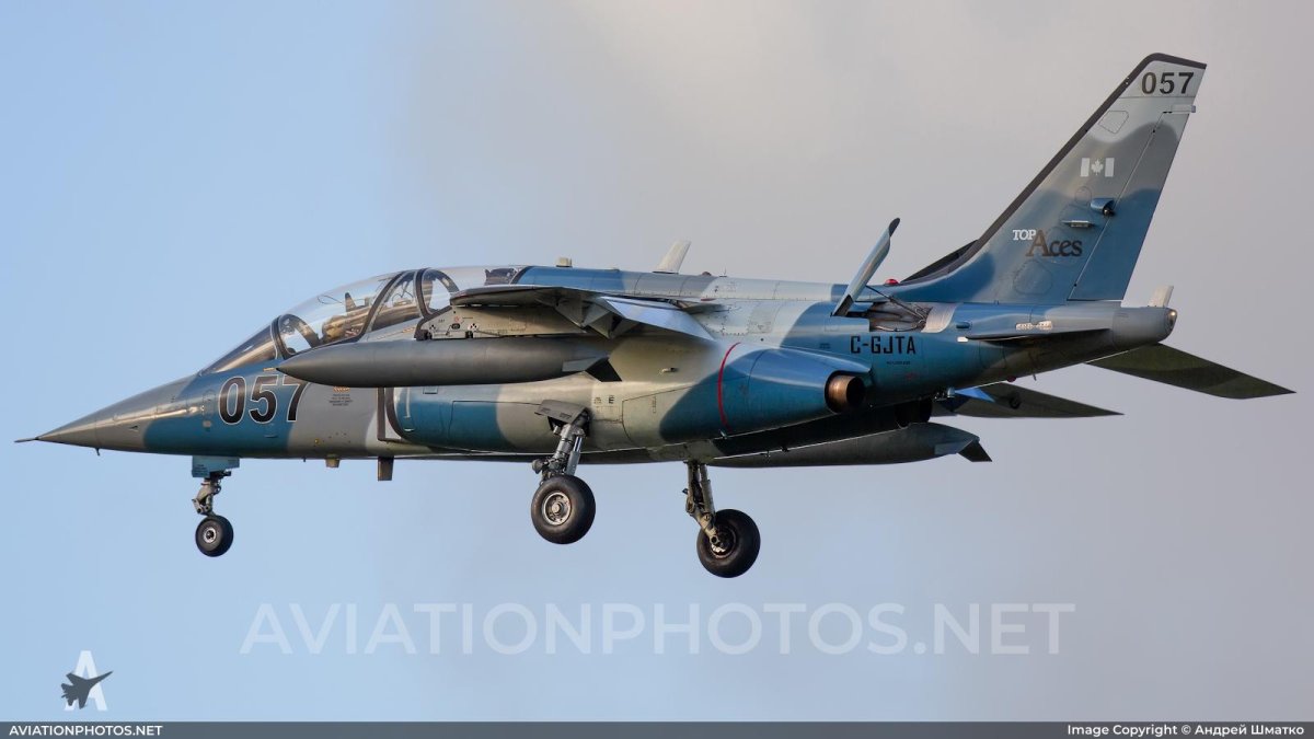 Alpha Jet FRG вид сзади