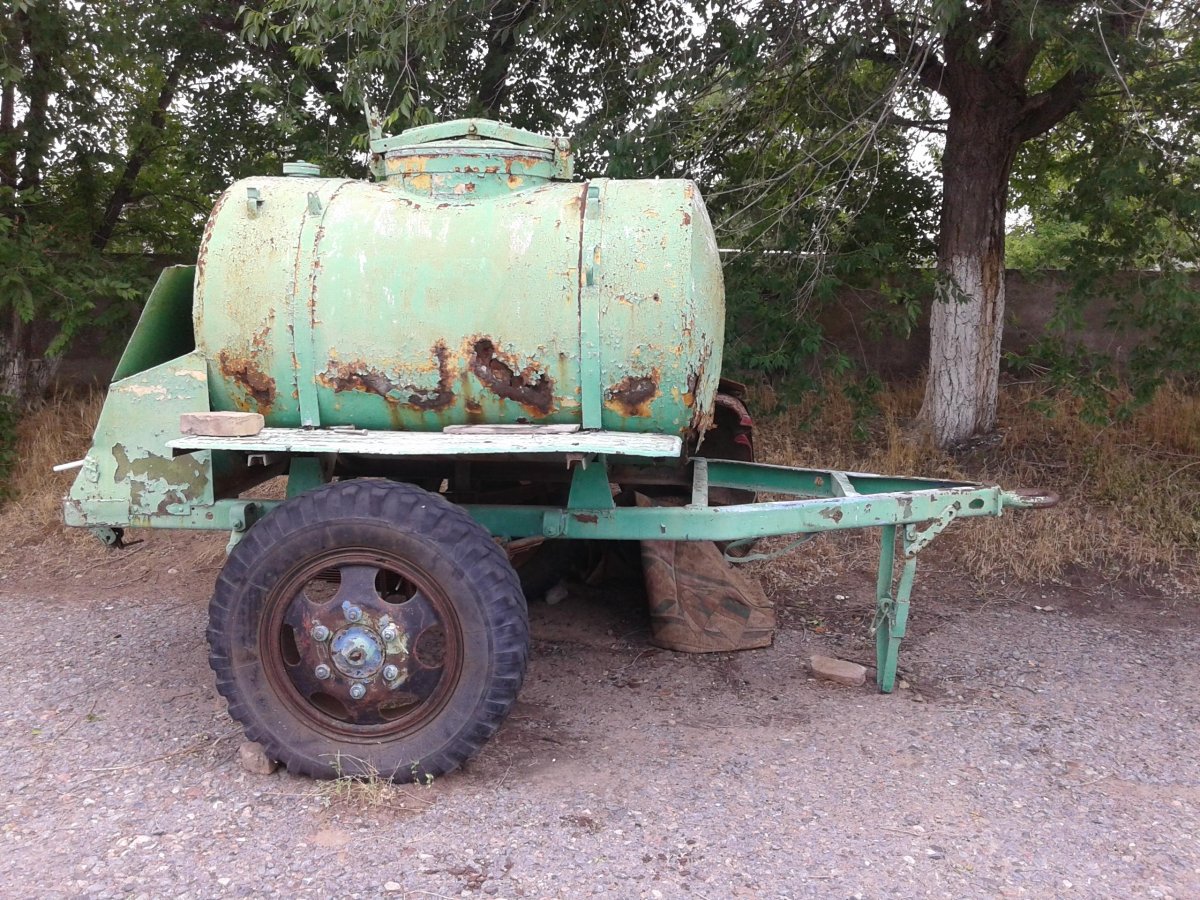 Прицепная бочка одноосная под ЖКУ.2м3