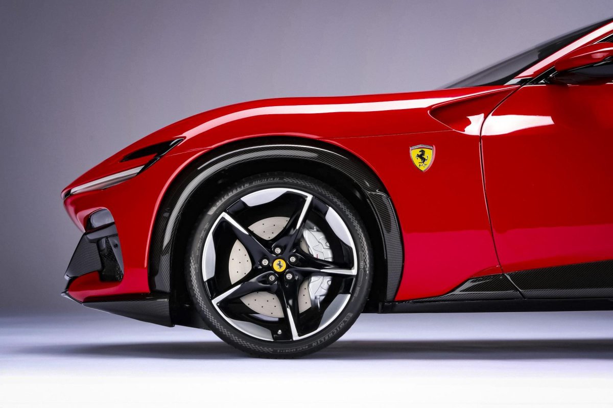 Феррари пуросанге 2023