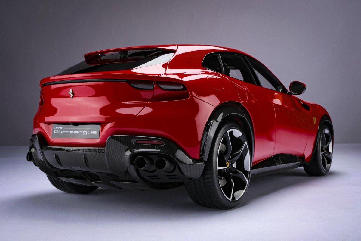 Ferrari Purosangue черный