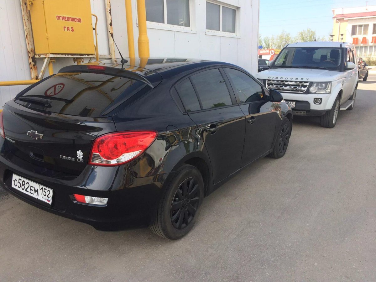 Шевроле Круз хэтчбек 2012 черный