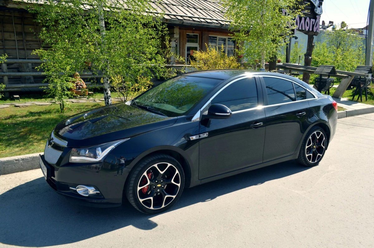 Шевроле Круз черный r18