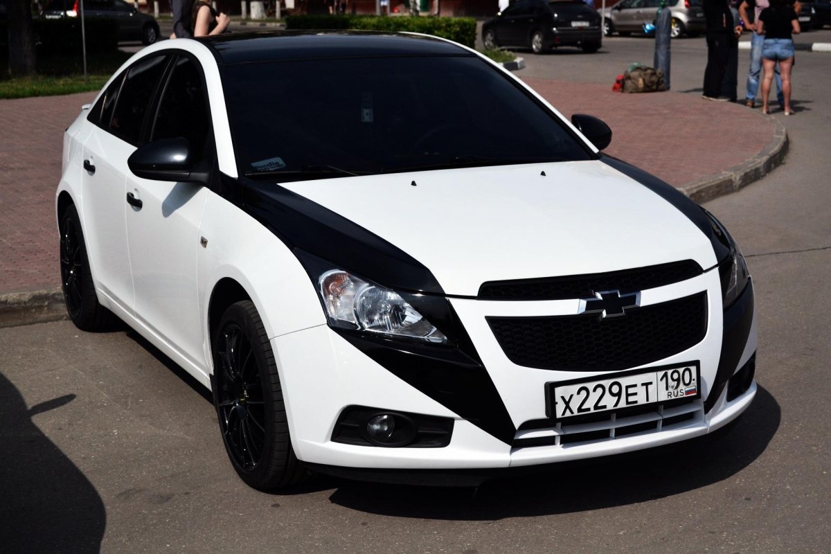 Шевроле Круз хэтчбек черный