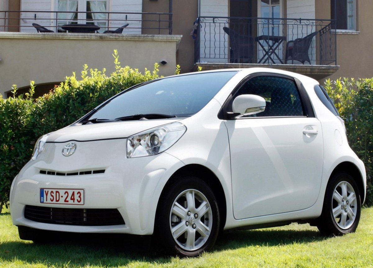 Малолитражка Тойота IQ
