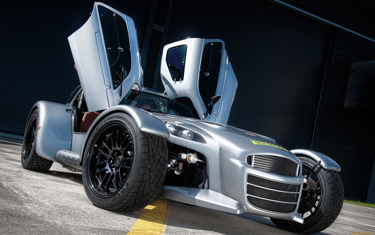 Картинки на рабочий стол машины 1366х768