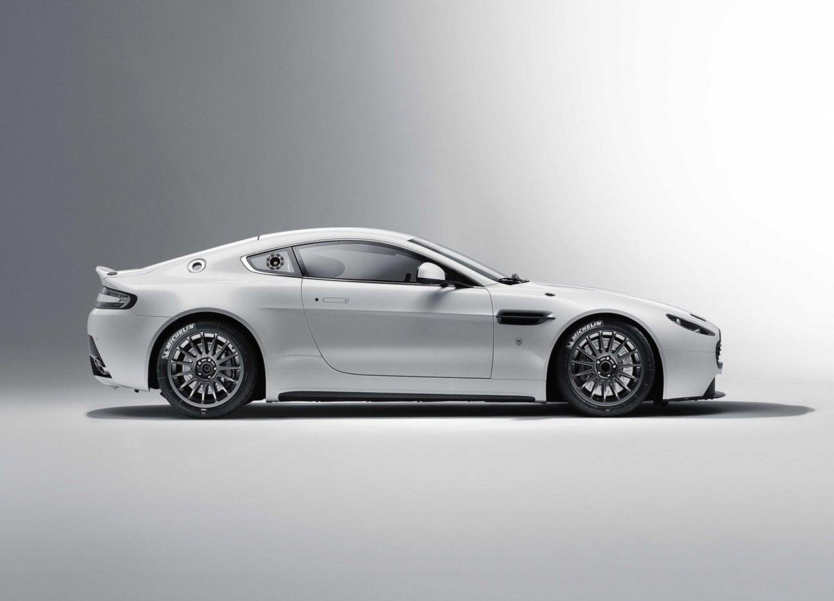 Aston Martin Vantage gt4