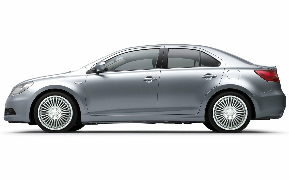 Сузуки седан Кизаши 2020