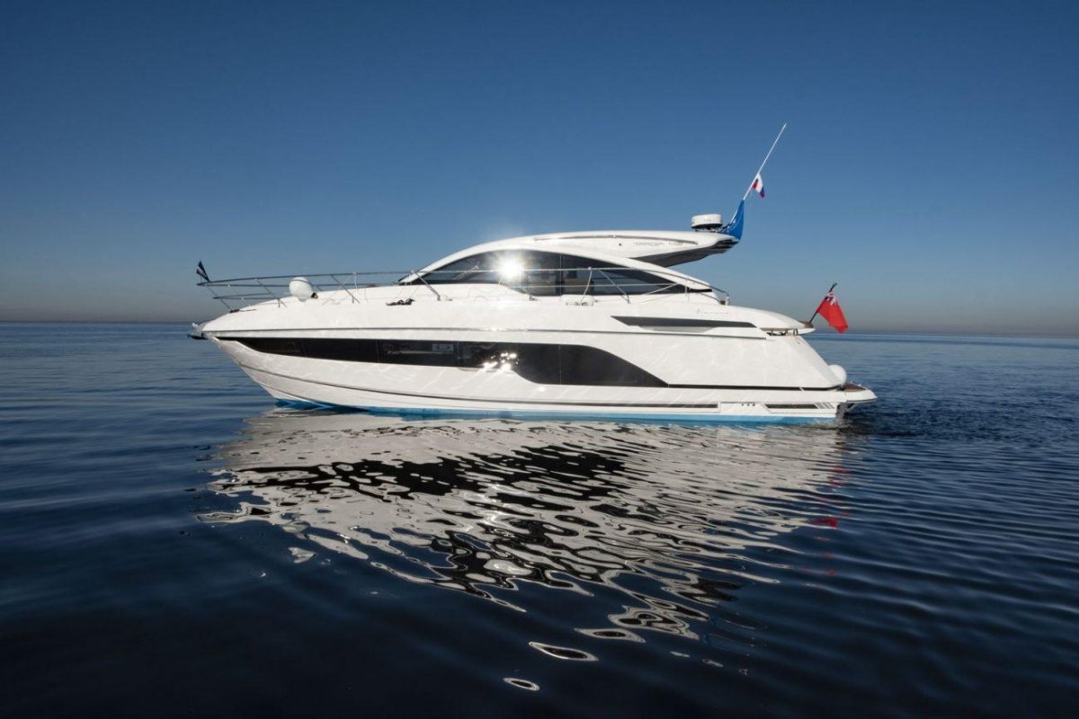 Яхта Fairline