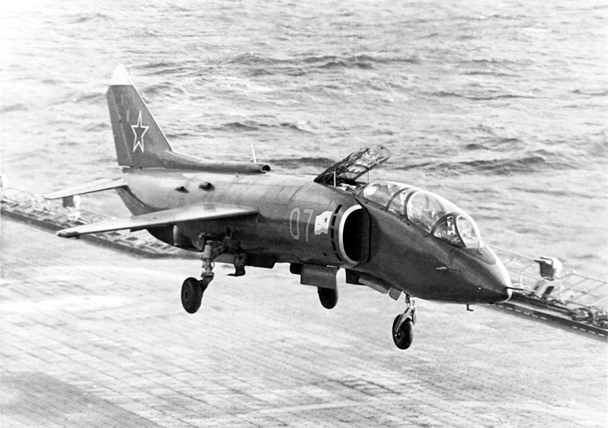 Истребитель як 38