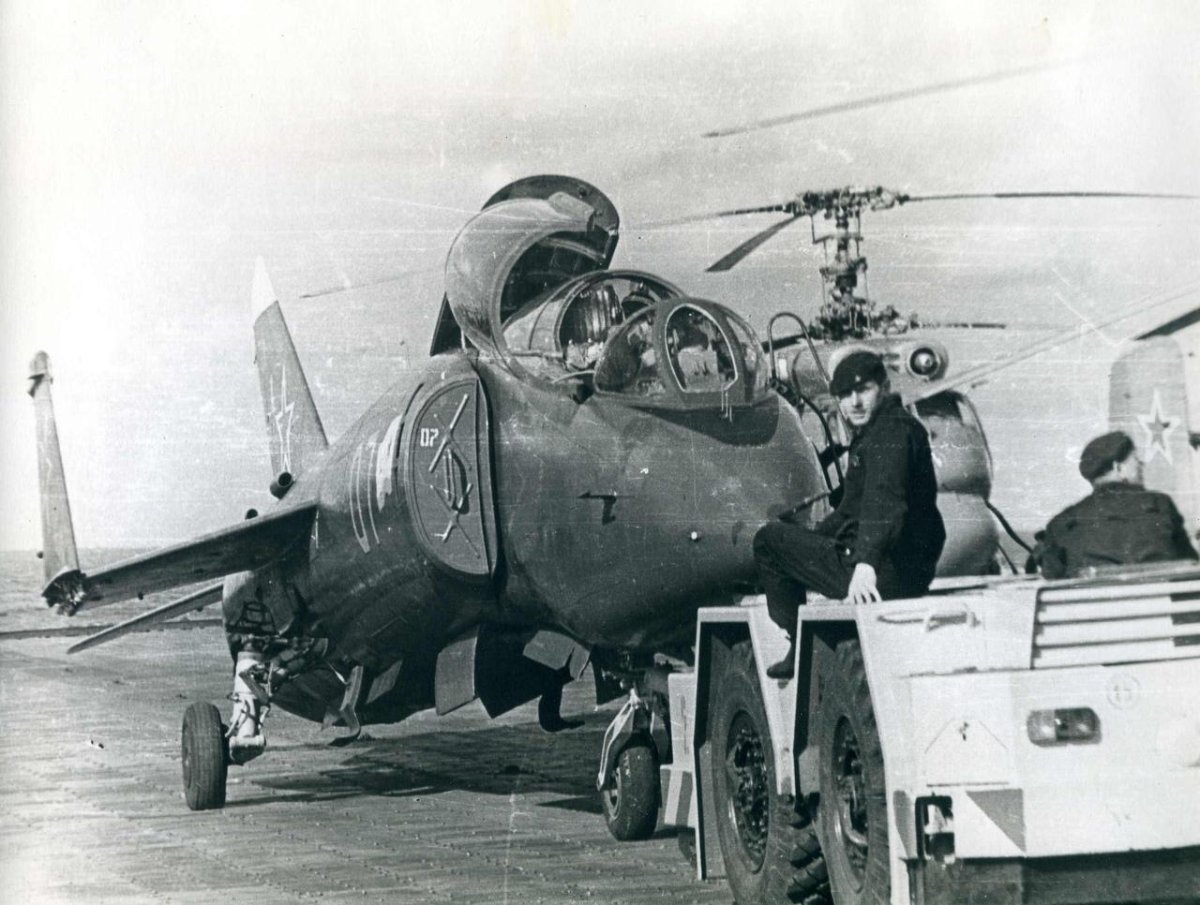 Палубный Штурмовик як-38