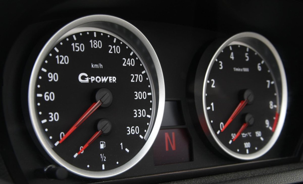 Спидометр БМВ 300км