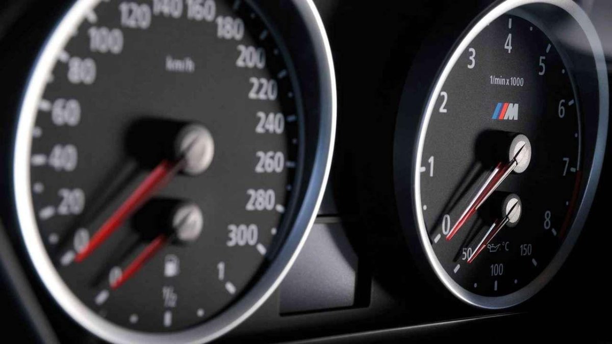 BMW x6 спидометр