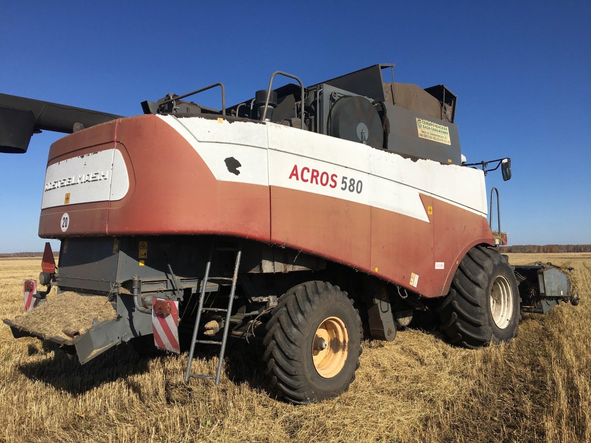 Комбайн Акрос 585