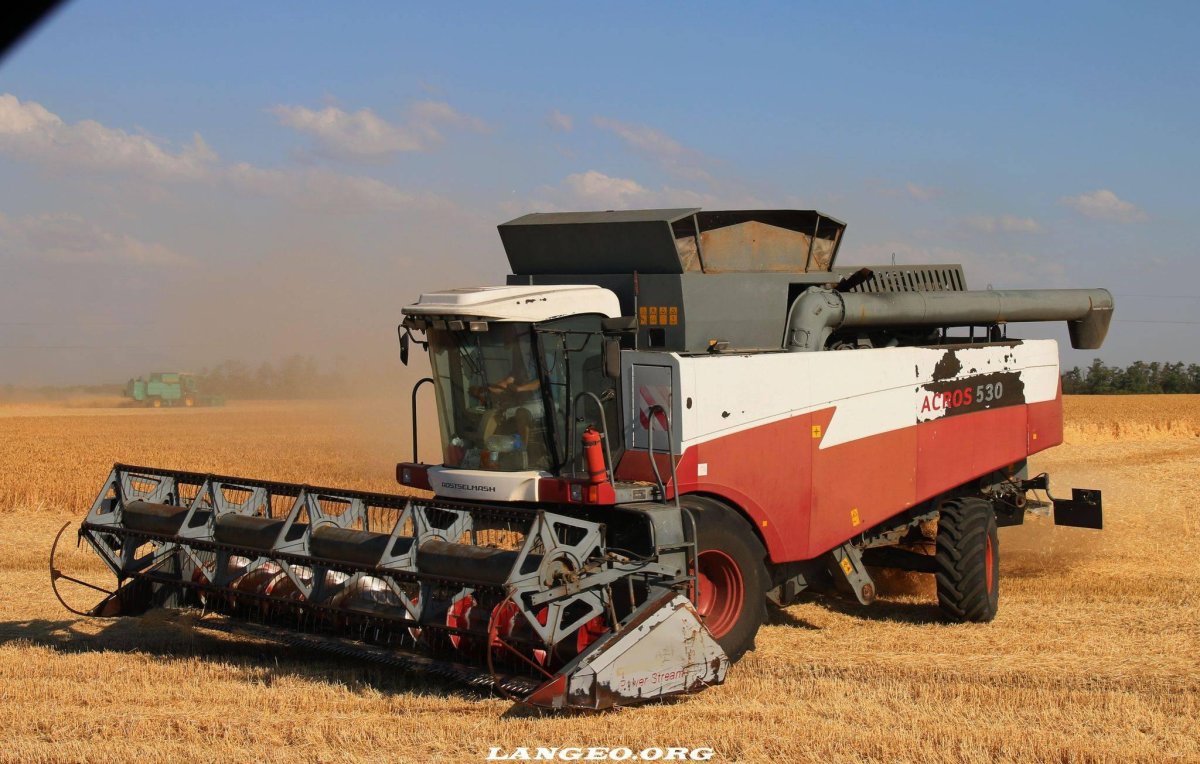 Зерноуборочный комбайн Акрос 530