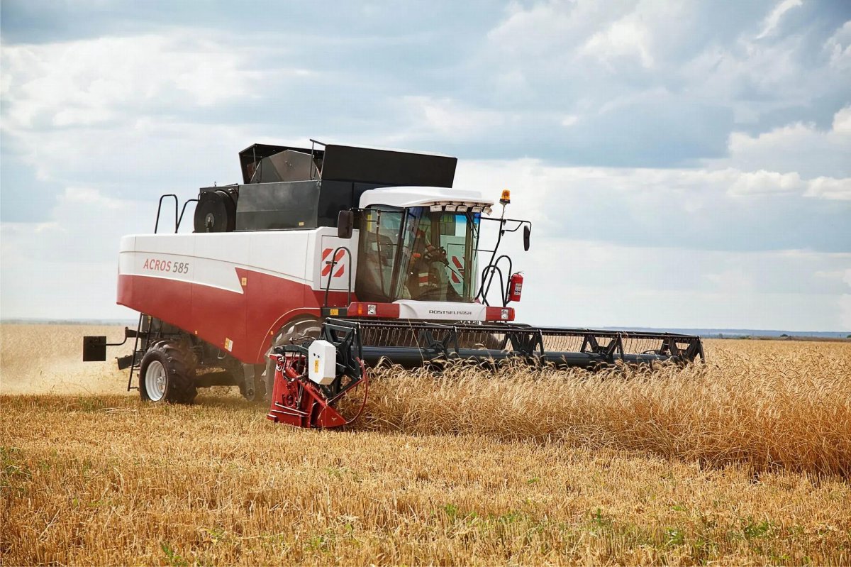 Комбайн Акрос 585