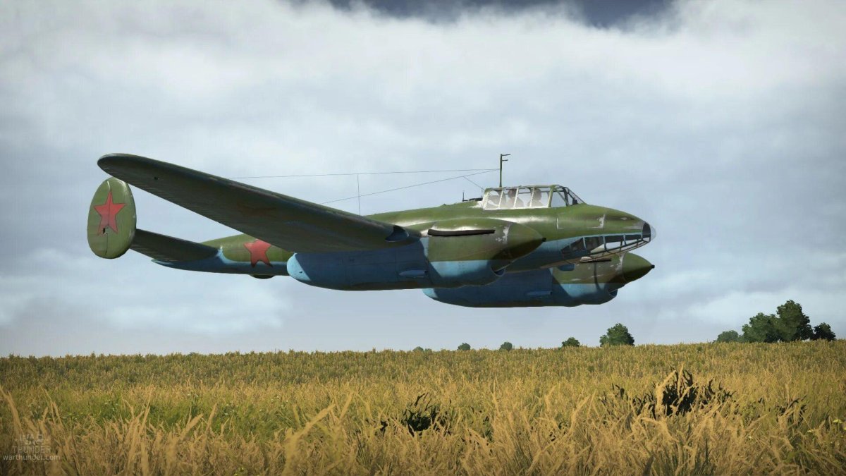 Пе-2 пикирует