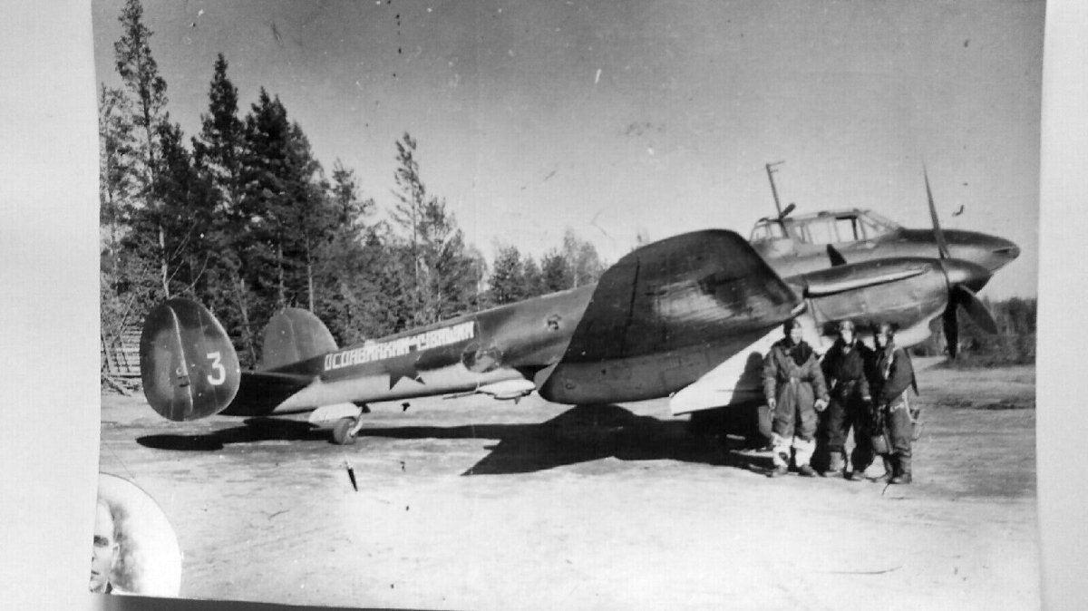 Самолёт пе-2 пикирующий бомбардировщик