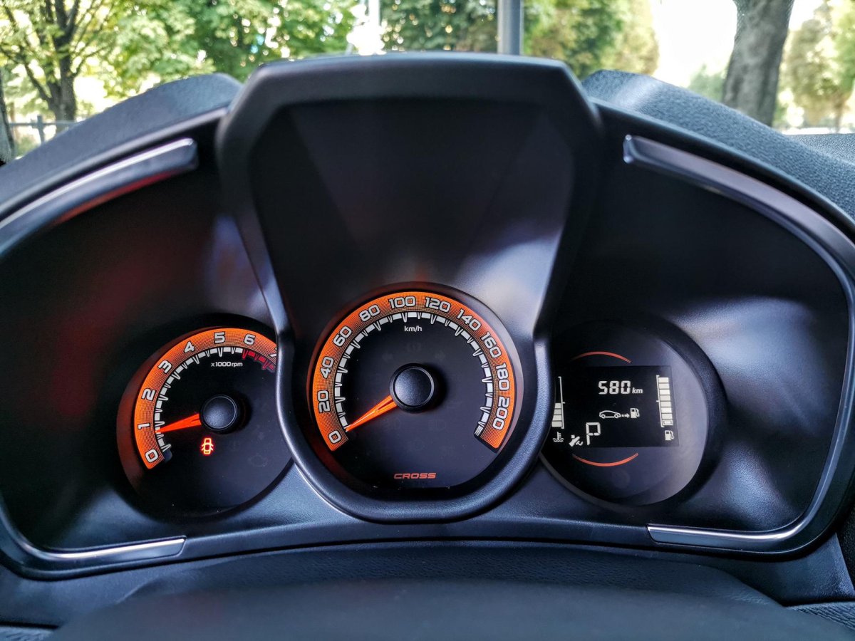 Lada XRAY приборная панель