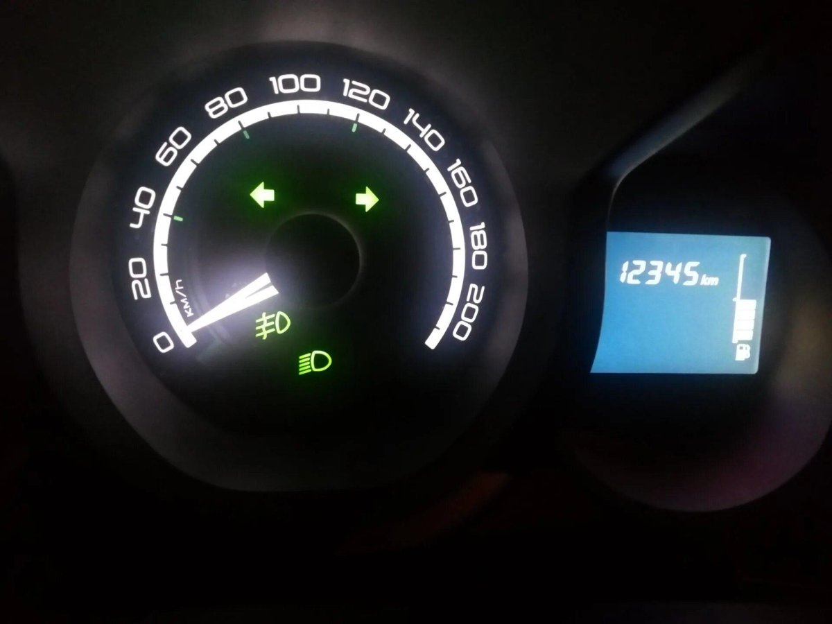 Панель приборов Лада х Рей температура двигателя