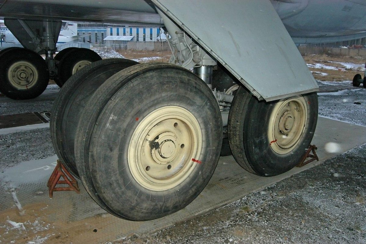 Стойка шасси ил 76