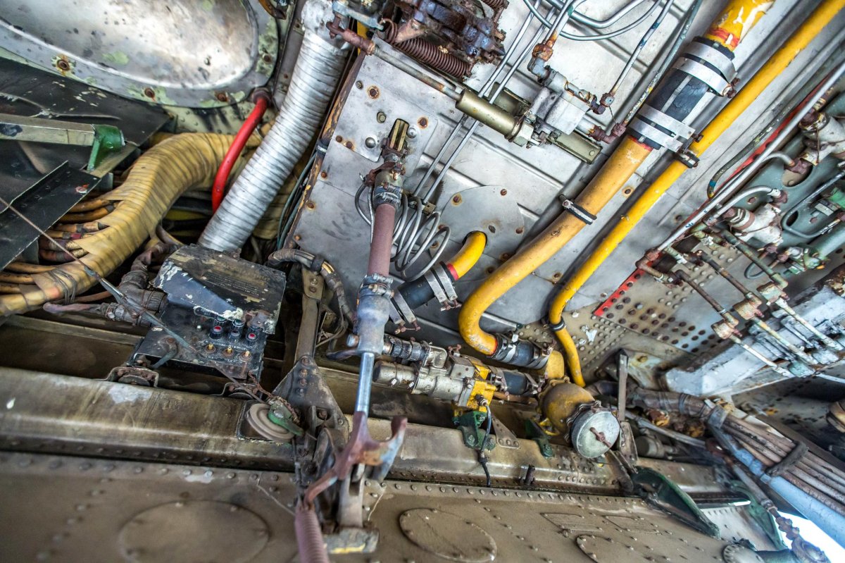 Ниша шасси ил-18