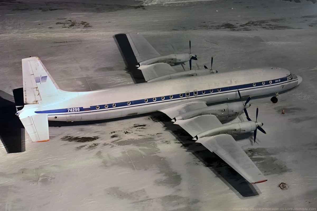 Ил 18 самолет