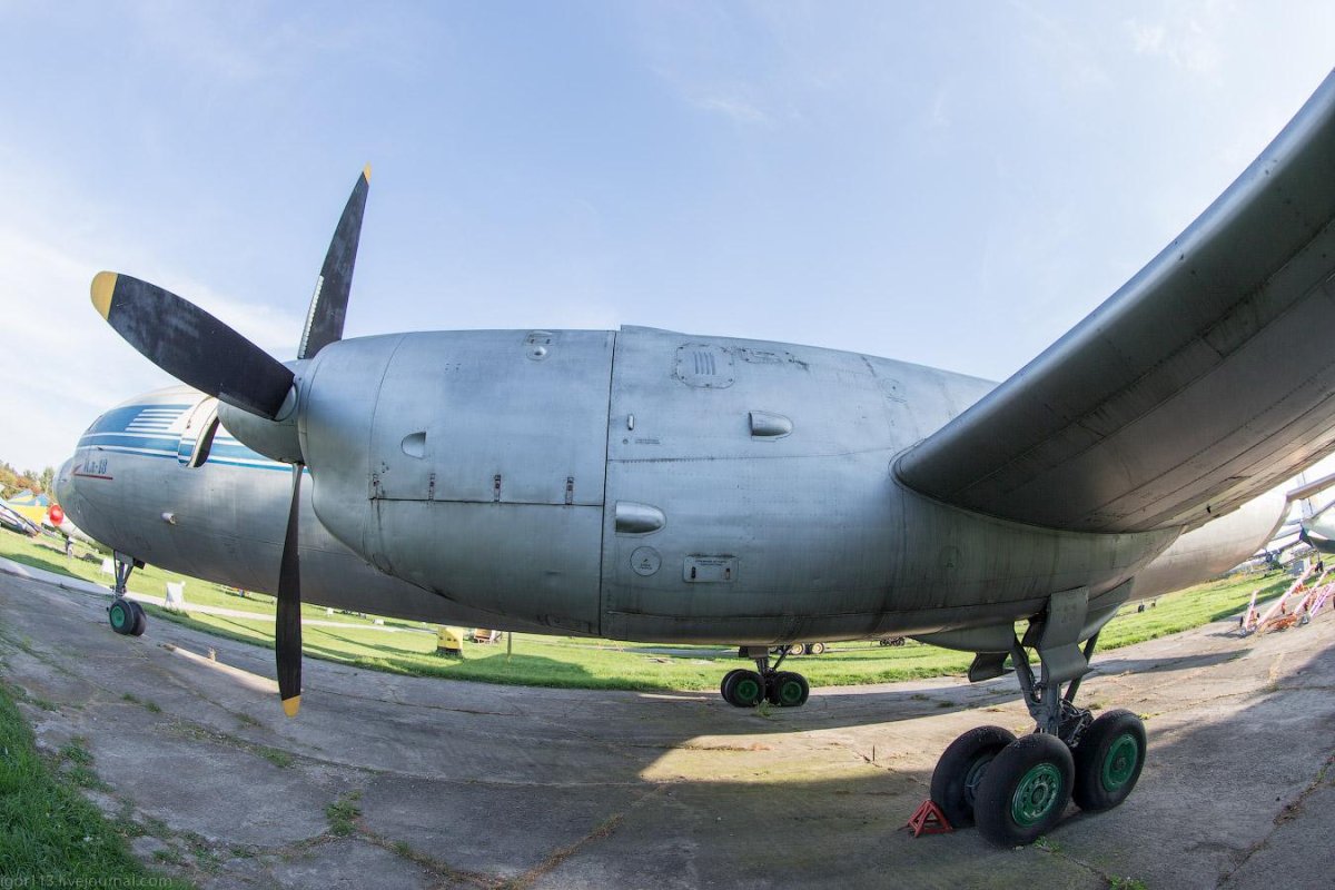 Ил-18 шасси