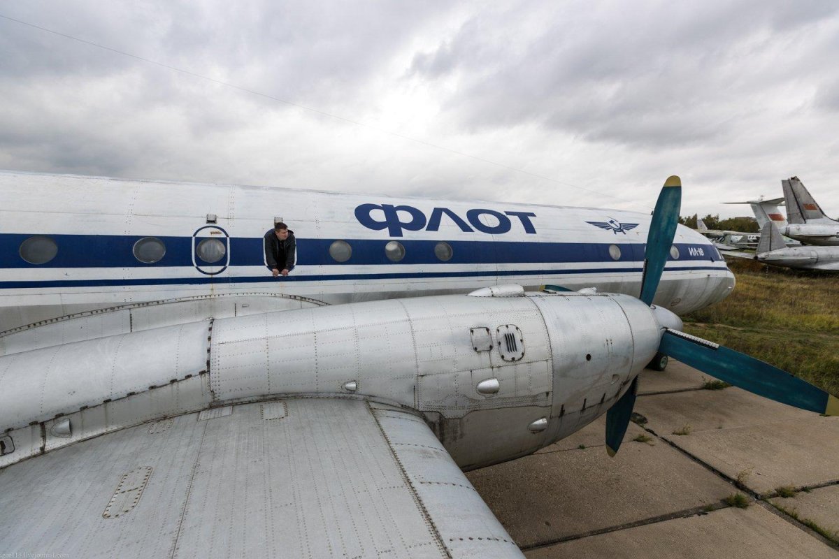 Ил-18 пассажирский самолёт