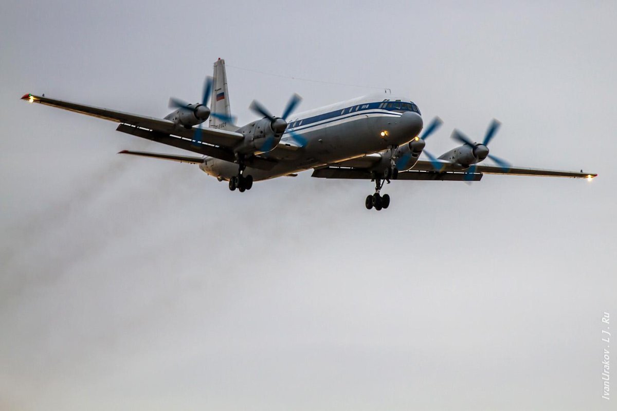 Ил 18 военный