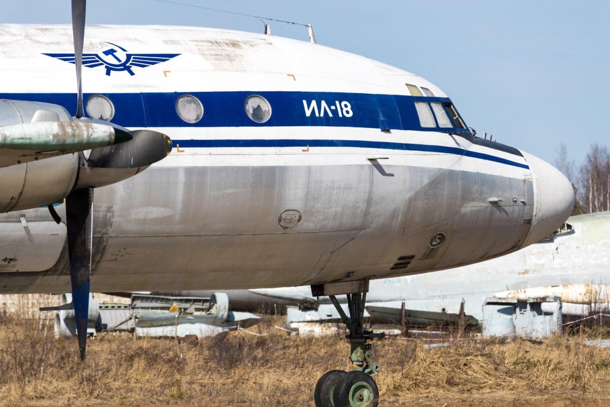 Ил-18 пассажирский самолёт