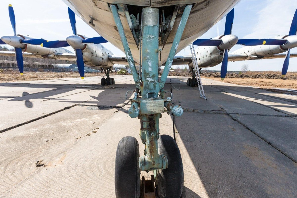 Шасси самолета ил-18