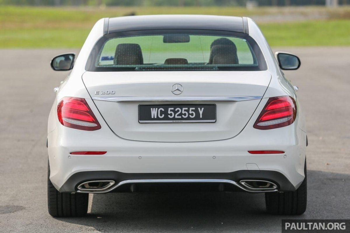 Мерседес e200 сзади