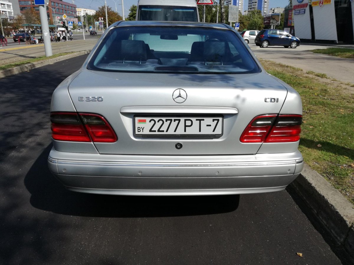 Мерседес е320 2000