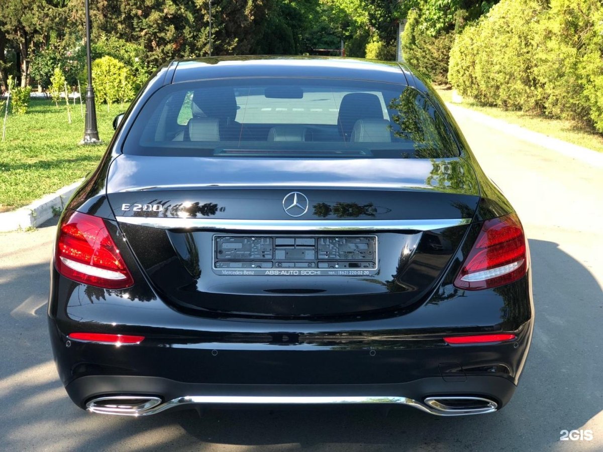 Мерседес-Бенц е200 сзади