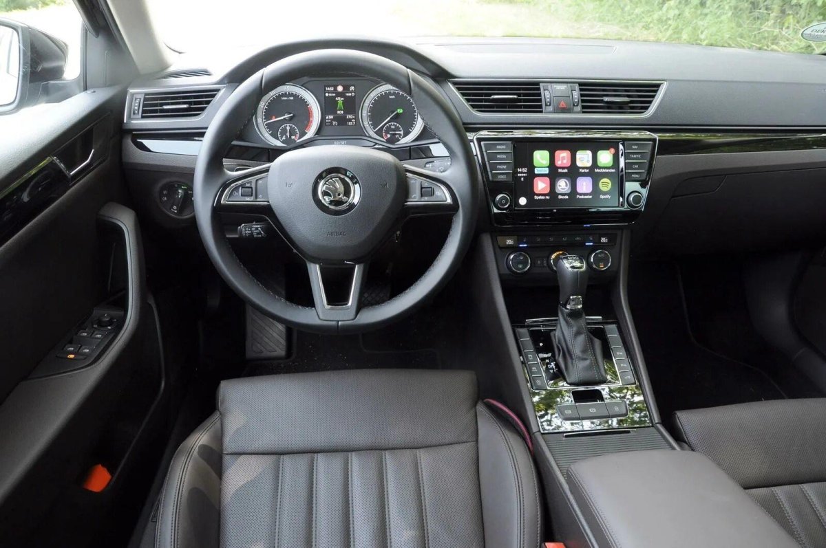 Škoda Superb 2018 салон