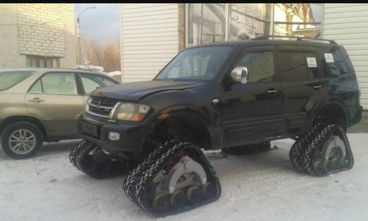 Митсубиси Паджеро на гусеницах