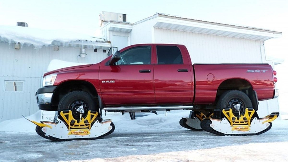 Dodge Ram на гусеницах