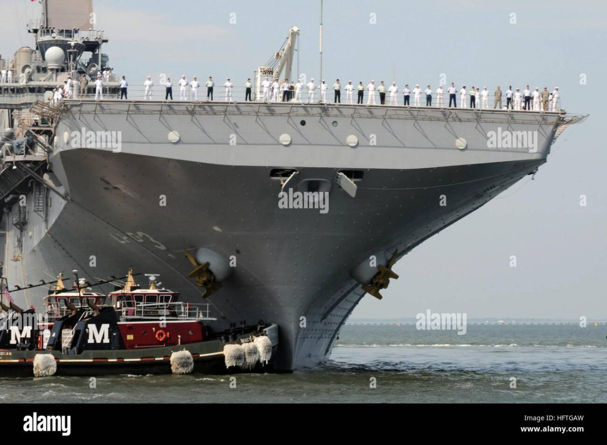 УДК Kearsarge (LHD-3)