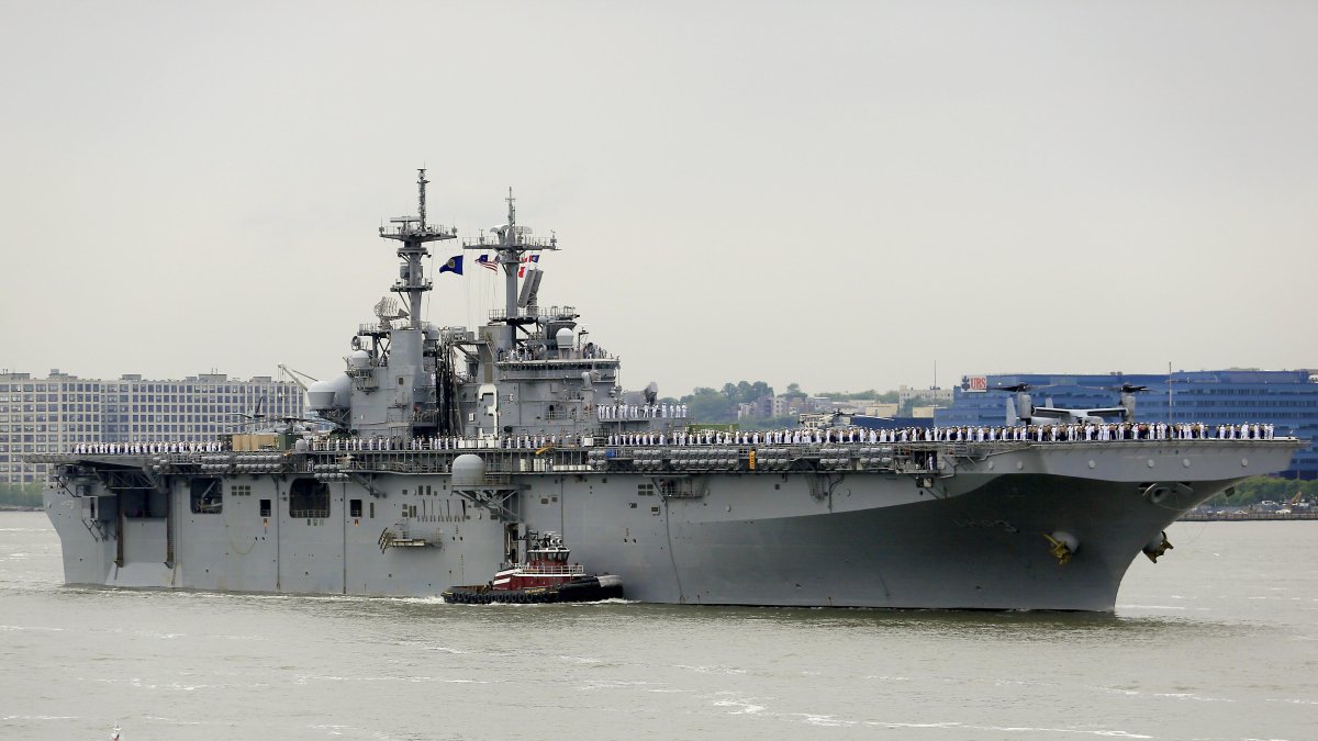 Десантный корабль USS Kearsarge (lhd3)