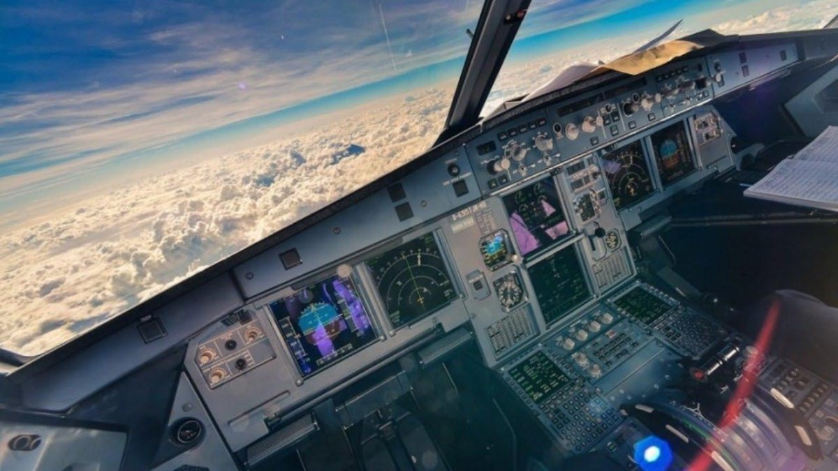 Кабина Боинг 737-800